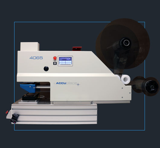 AccuPlace 4065型薄膜粘合劑和標簽涂抹器，可配置為半自動或連續運行提供最大的靈活性